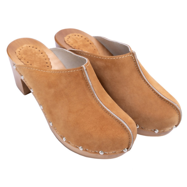 Drewniaki damskie skórzane karmelowe na koturnie – nubuk, lekkie drewniane klapki, wygodne, polski produkt JA009