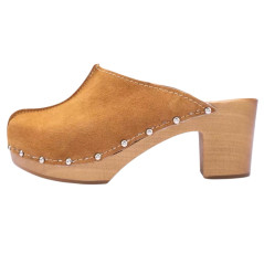 Drewniaki damskie skórzane karmelowe na koturnie – nubuk, lekkie drewniane klapki, wygodne, polski produkt JA009